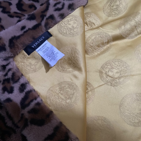 Gianni Versace Leopard Silk/Polyester Blanket - Picture 4 of 4